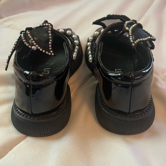 Black Patent Leather Girls dress shoes. Fashion Size 11C (28 Euro) - Picture 5 of 6